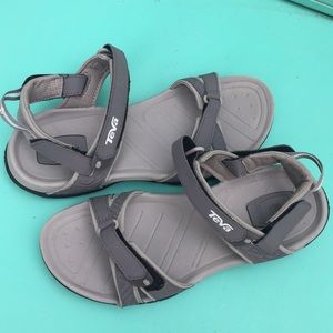Teva women’s sz 10 gray